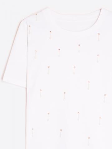 Close-up of the Vilagallo white T-shirt, highlighting the crew neckline and rhinestone embellishments.
