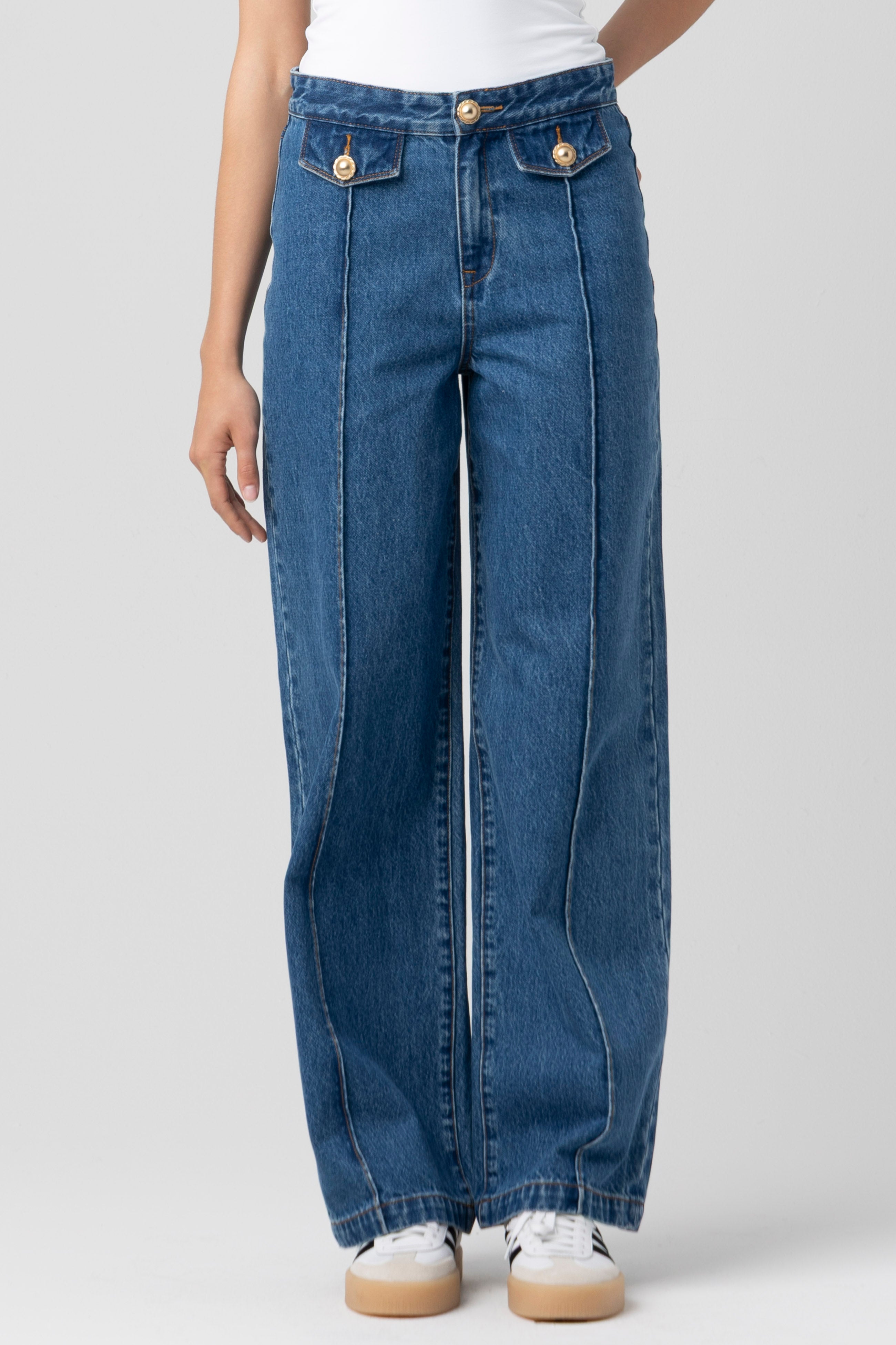Model wearing the BLANKNYC Hands Down Pant in the Hands Down wash, front view.