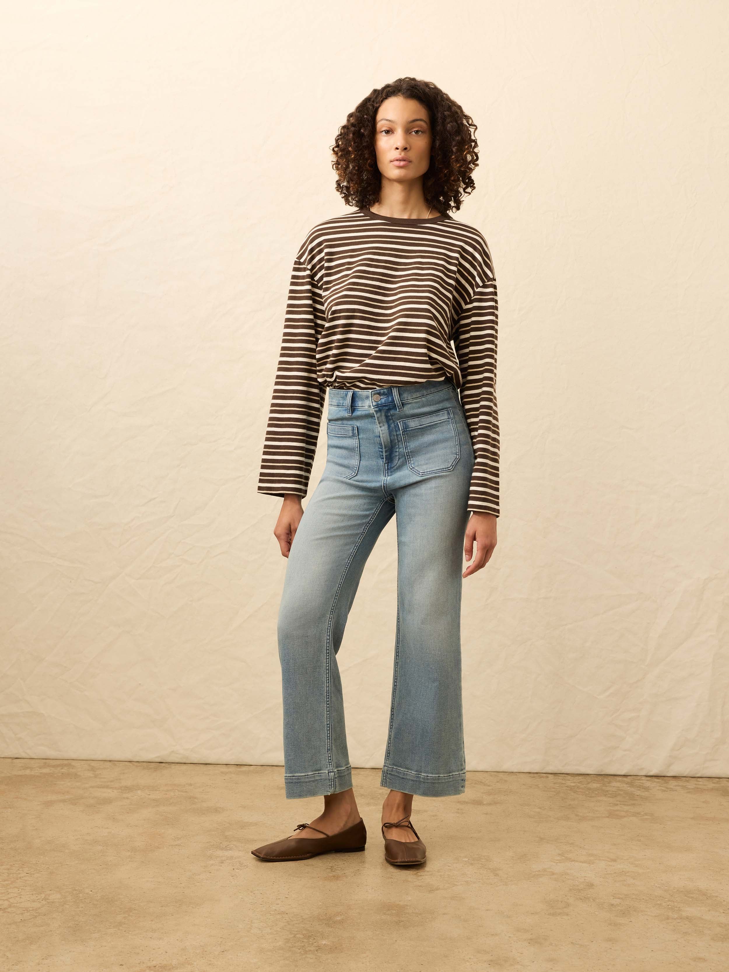 Model wearing the Faherty Stretch Terry Patch Pocket Ankle Pant in Eastern Shore Wash, front view.