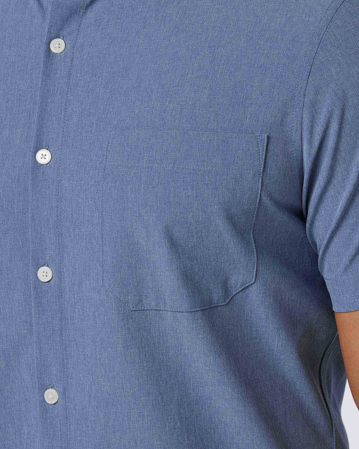 Close-up of the buttons and left breast pocket on the Mizzen+Main Leeward Short Sleeve Dress Shirt in Coastal Fjord Heather (chambray blue).