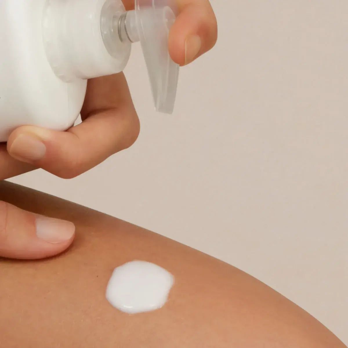Smooth hands demonstrate the application of ISDIN Uradin Lotion 10 for dry skin onto leg.