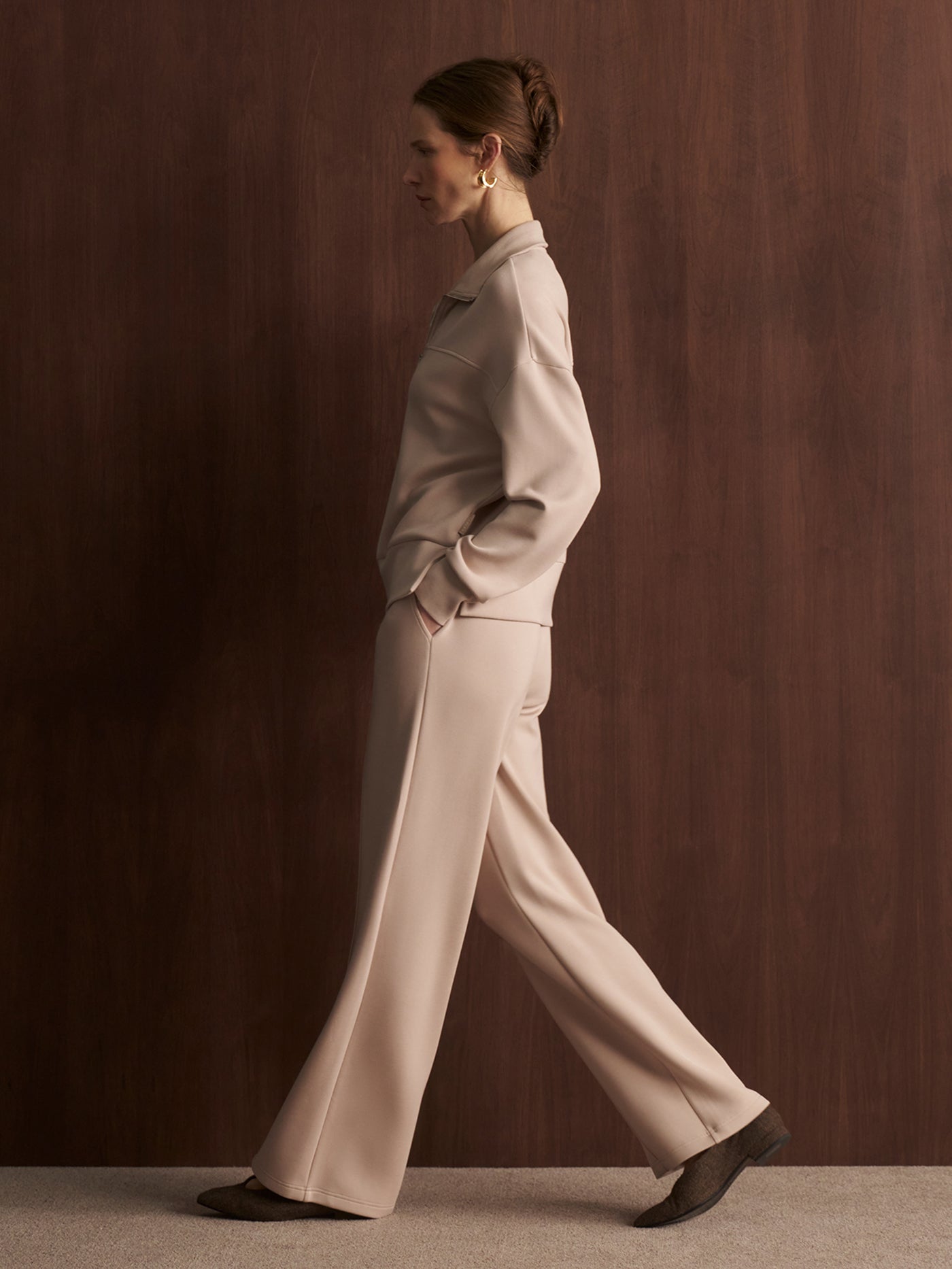 Model wearing the Varley The Wide Leg Pant 28" in Mushroom, side view.