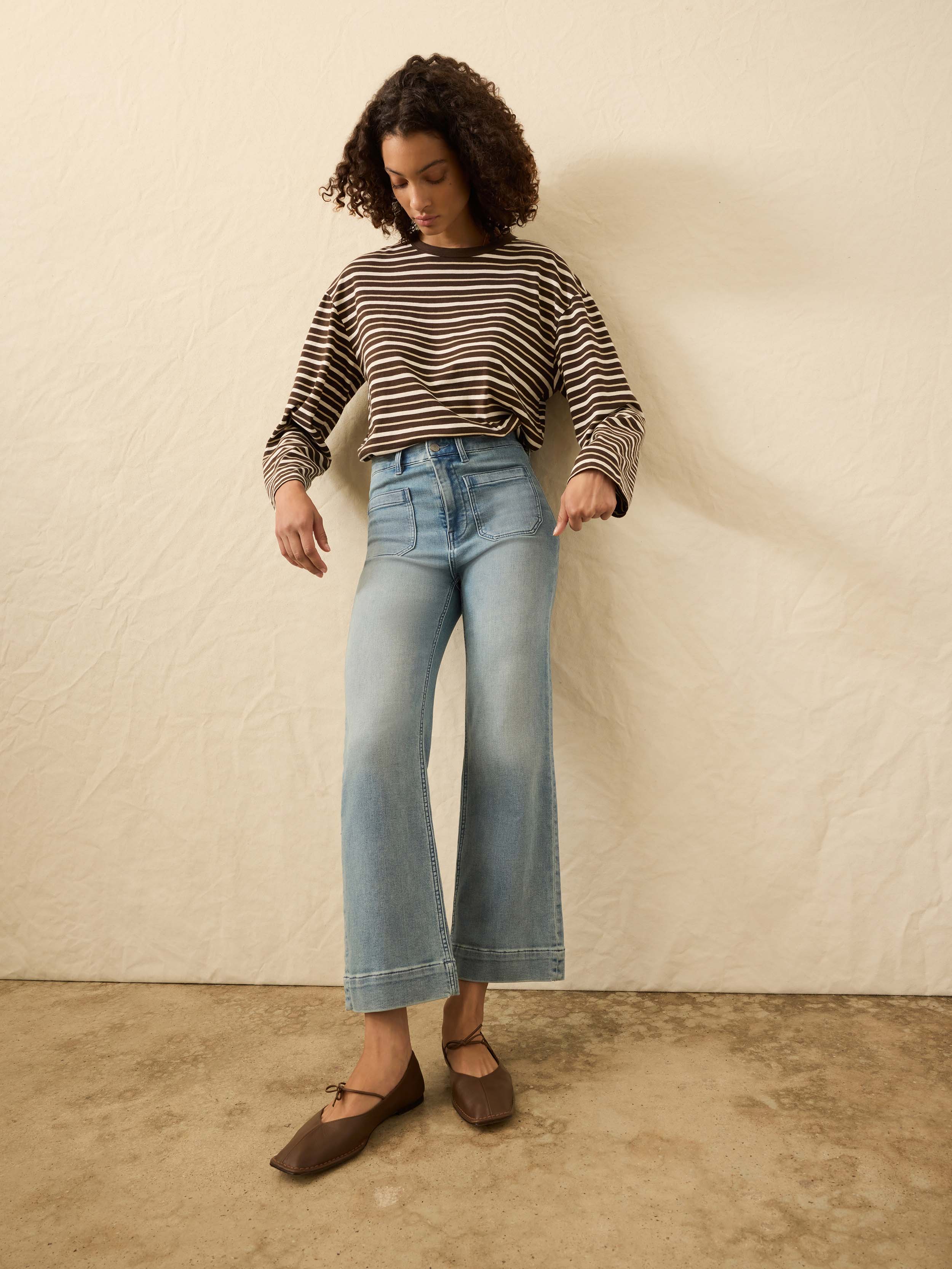 Model wearing the Faherty Stretch Terry Patch Pocket Ankle Pant in Eastern Shore Wash, front view.