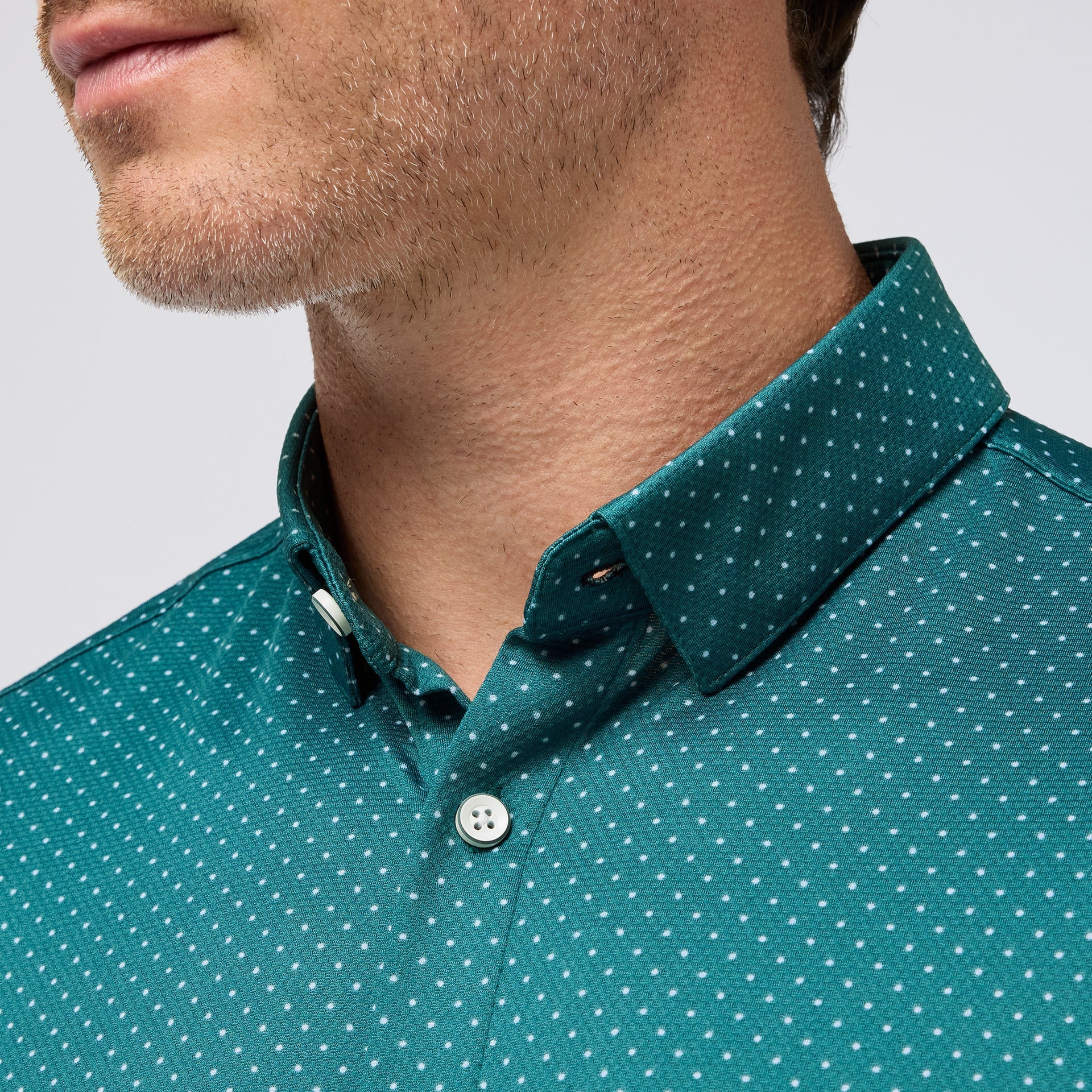 Close-up of the collar and button-down neckline on the Mizzen+Main Short Sleeve Dress Shirt in Dark Teal Dot.