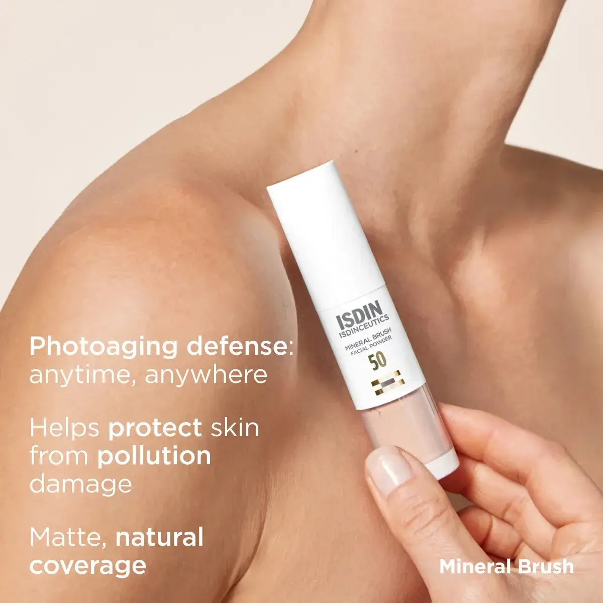 Feminine-looking body with smooth skin holding ISDIN Mineral Brush SPF 50 for photoaging defense, skin protection, and a matte, natural coverage. 